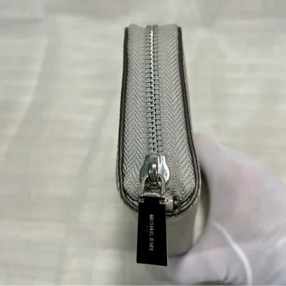 Nwot Michael Kors Large Wristlet Wallet - Picture 8 of 15